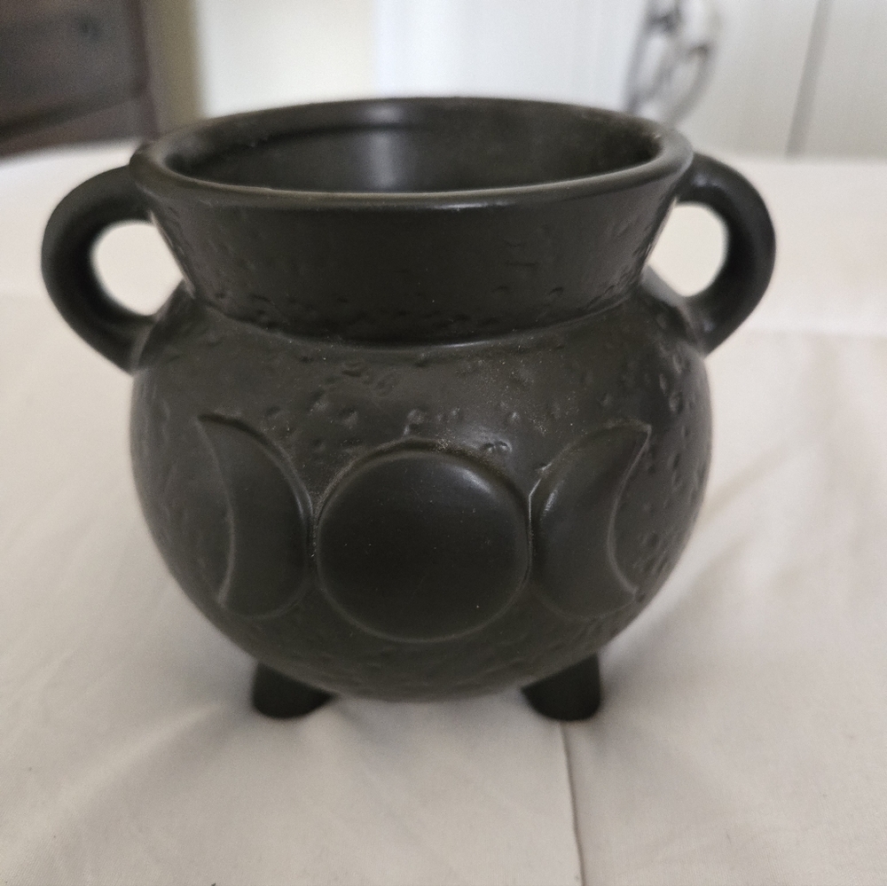 Black Triple Moon Cauldron